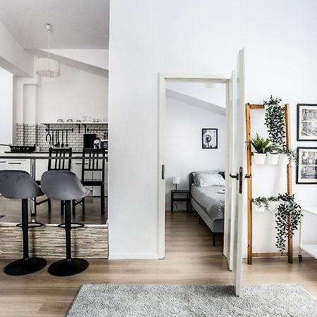 Fully-Furnished Apartment With Air Conditioning For Families, Cracow Old Town Краков Экстерьер фото